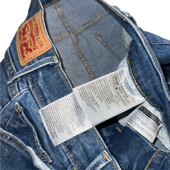 Levi's Blue Cropped Distressed Jeans - Picture 5 of 7